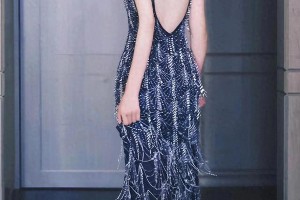 吴宣仪绝美身材：童话少女的完美曲线
