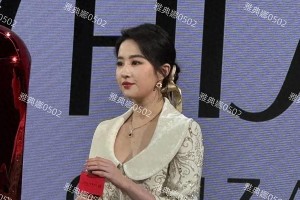 刘亦菲素颜照引热议：37岁真实状态展现骨相美