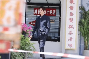 龚俊红发摇扇梦回温客行，盘点内娱明星摇扇名场面