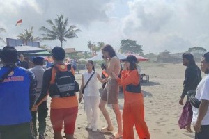 网红仲尼巴厘岛溺亡 妻子卡琳娜悲痛万分