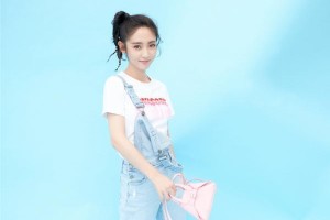 邢菲写真穿搭盘点：青春可爱，美到发光