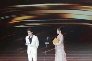 刘亦菲陈晓颁奖礼互动引爆全网，CP粉狂喜求二搭