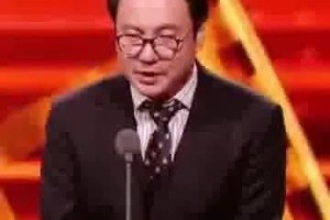 沈腾颁奖现场变脱口秀，灵魂拷问获奖者笑翻全场