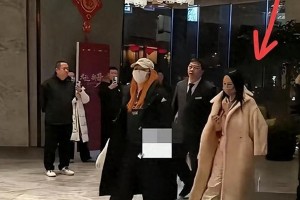 伊能静秦昊辽宁春晚彩排，穿JK裙秀冻龄美貌