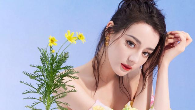 迪丽热巴红毯照