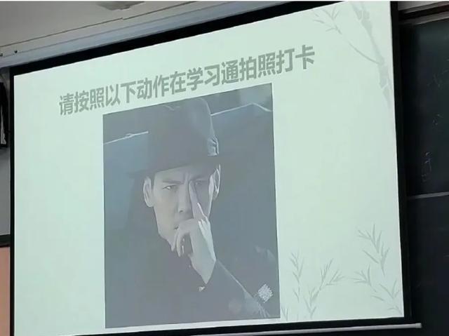 向佐摸鼻动作